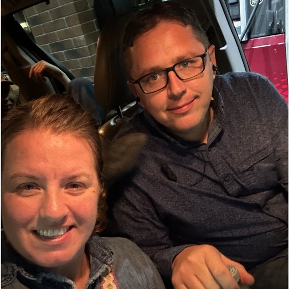 Hi! I’m Krystine! Always looking for bundles to buy! Ladies clothes from xs-xl. - Picture 9 of 11